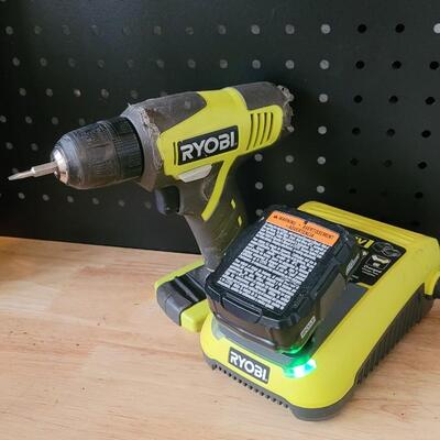 Lot 161: RYOBI 12V Cordless Drill w/ Charger WORKS
