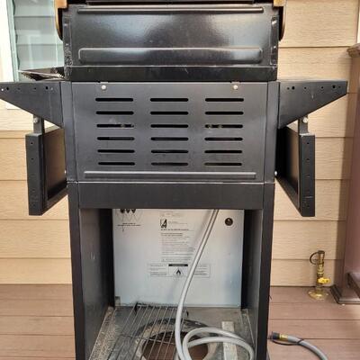 Lot 162: CHARBROIL Infared Grill 