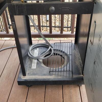 Lot 162: CHARBROIL Infared Grill 