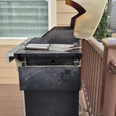 Lot 162: CHARBROIL Infared Grill 