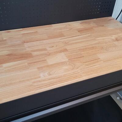 Lot 165: Large CRAFTSMAN Work Bench w/ Drawer