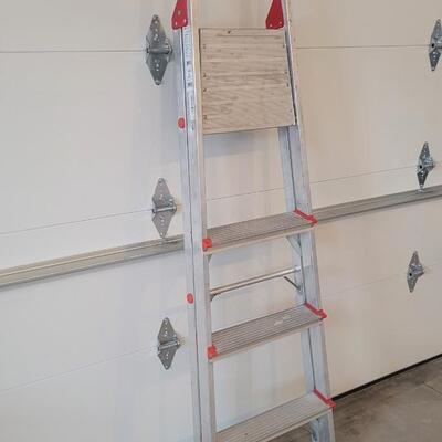 Lot 166: 4 Foot LOUISVILLE Aluminum Step Laddrr 