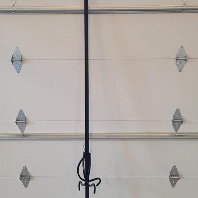 Lot 169: New GARDEN ACCENTS 84" 4-Sided Shepherd Hook