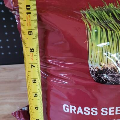 Lot 171: 6.5" Full Bag of Lawn Soil 