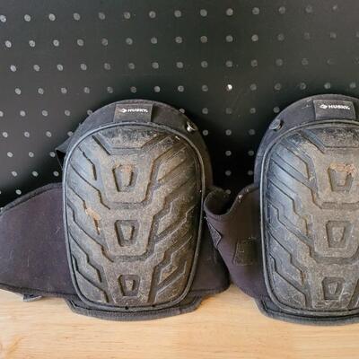 Lot 178: Knee Protection by HUSKY