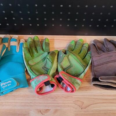 Lot 191: Assorted Womens Garden Gloves 