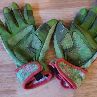 Lot 191: Assorted Womens Garden Gloves 
