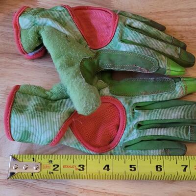 Lot 191: Assorted Womens Garden Gloves 