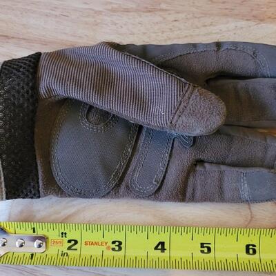 Lot 191: Assorted Womens Garden Gloves 