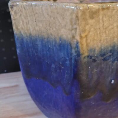 Lot 194: Garden Flower Pot 