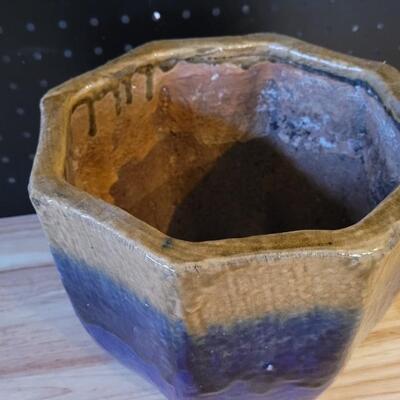 Lot 194: Garden Flower Pot 