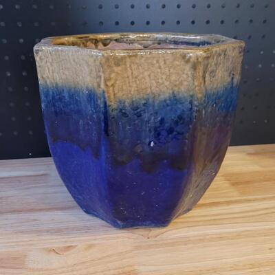 Lot 194: Garden Flower Pot 