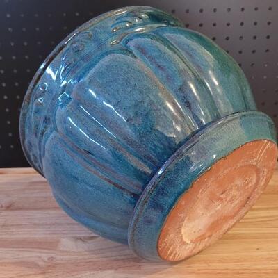 Lot 195: Garden Flower Pot 