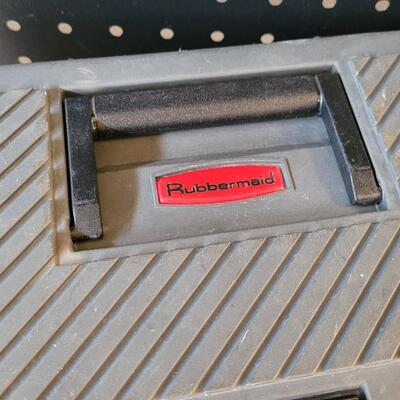 Lot 211: RUBBERMAID Toolbox w/ Tray Insert