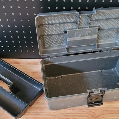 Lot 211: RUBBERMAID Toolbox w/ Tray Insert