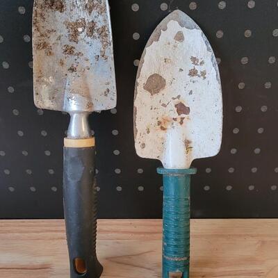 Lot 213: (2) Garden Digger Spade Tools