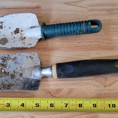 Lot 213: (2) Garden Digger Spade Tools