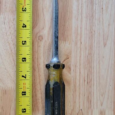 Lot 219: (3) Assorted Vintage STANLEY Screwdrivers
