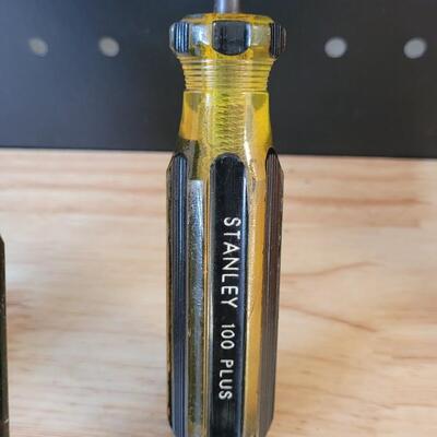 Lot 219: (3) Assorted Vintage STANLEY Screwdrivers