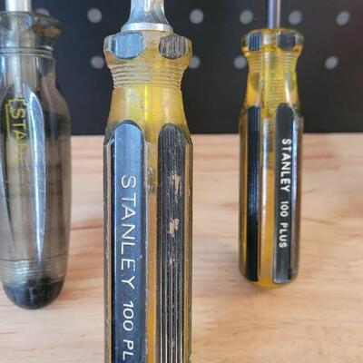 Lot 219: (3) Assorted Vintage STANLEY Screwdrivers