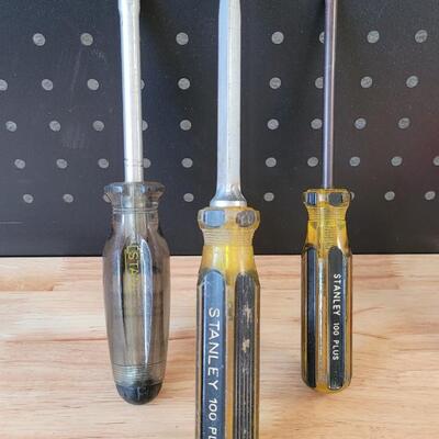 Lot 219: (3) Assorted Vintage STANLEY Screwdrivers