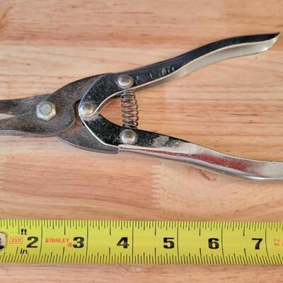 Lot 221: Assortment of Garden Tools 