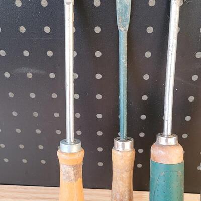 Lot 223: (4) Garden Root Digger Tools 