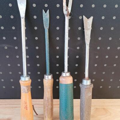 Lot 223: (4) Garden Root Digger Tools 