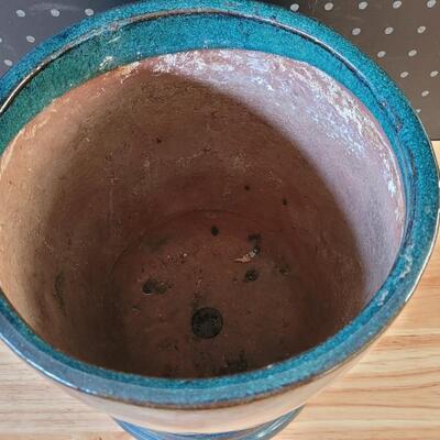 Lot 230: Garden Flower Pot (Shows some outer cracking on surface)