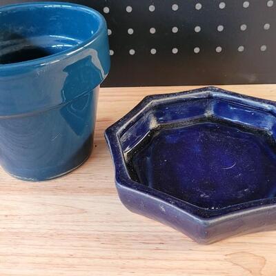 Lot 233: Garden Flower Pot w/ Base 