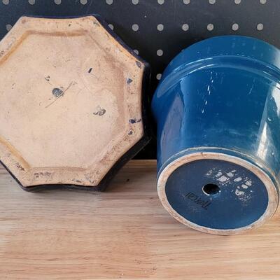 Lot 233: Garden Flower Pot w/ Base 