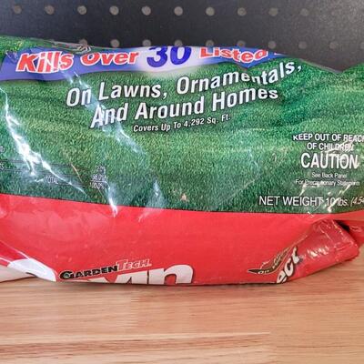 Lot 237: Assortment of Used Garden Supplies - Sewing, Grass Seed, Miracle Gro, Potting Mix