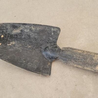 Lot 245: CORONA 27" Trowel