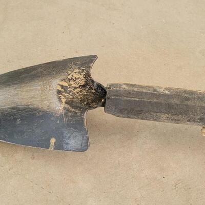 Lot 245: CORONA 27" Trowel