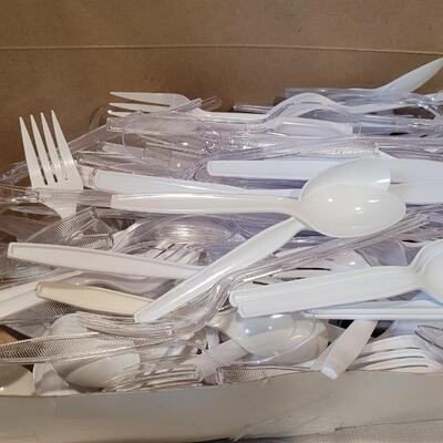 Lot 252: 3/4 Full Assortment of Plastic Utensils