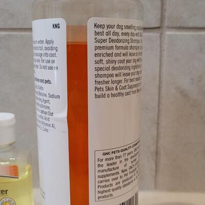 Lot 259: Hand Sanitizer Travel Size 75% + Deodorizing Dog Shampoo 80%