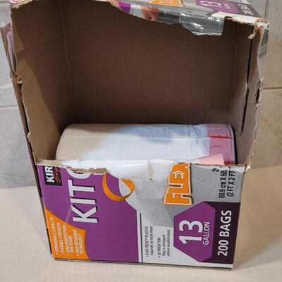 Lot 265: 13 Gallon Kitchen Garbage Bags