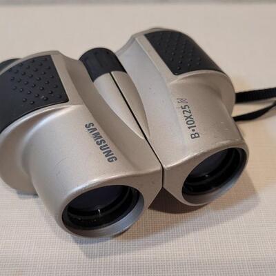 Lot 268: Binoculars by SAMSUNG B 10X25N