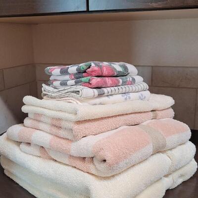 Lot 276: Assortment of Used Towels 
