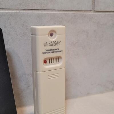Lot 277: LA CROSS Wireless Weather Center w/ Sensor