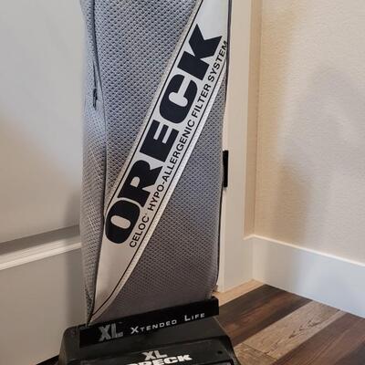 Lot 283: Vintage ORECK Vacuum Cleaner Model XL9800