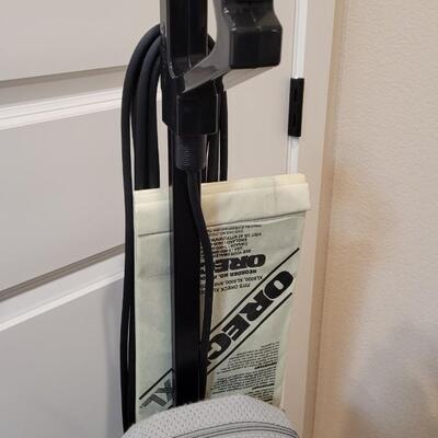 Lot 283: Vintage ORECK Vacuum Cleaner Model XL9800