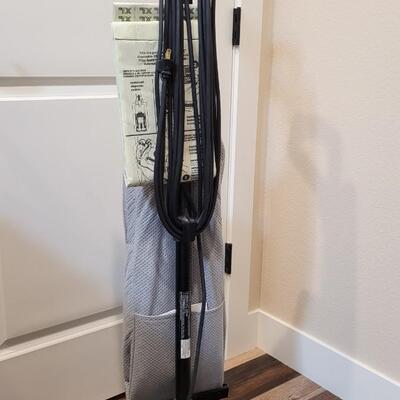 Lot 283: Vintage ORECK Vacuum Cleaner Model XL9800