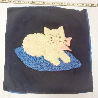 VINTAGE KITTY PILLOW TOPPER 