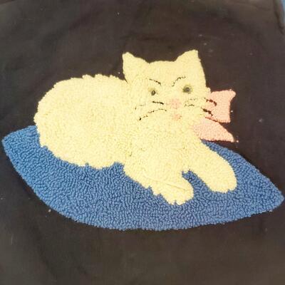 VINTAGE KITTY PILLOW TOPPER 
