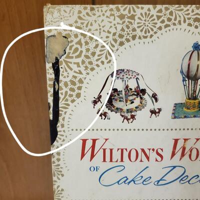 FIRST EDITION 1960S WILTON CAKING DECORATING BOOK 