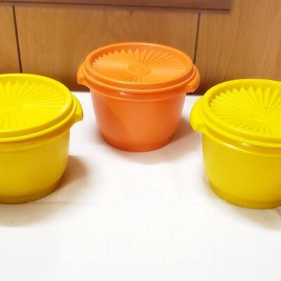 SET OF 3 RETRO TUPPERWARE CONTAINERS 