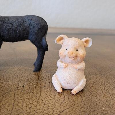 Lot 292: Small Animal Lot (sheep is Ceramic, the others are composite/plastic)