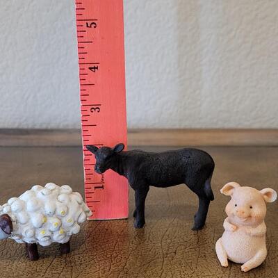 Lot 292: Small Animal Lot (sheep is Ceramic, the others are composite/plastic)