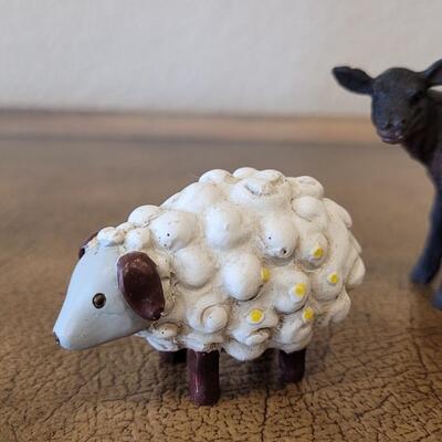 Lot 292: Small Animal Lot (sheep is Ceramic, the others are composite/plastic)